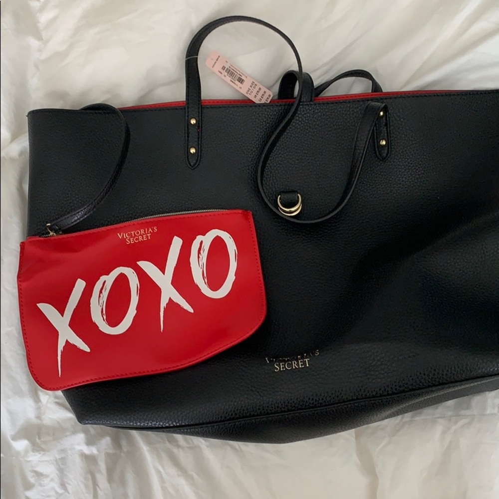 Brand New, never been used Victoria secret Purse.